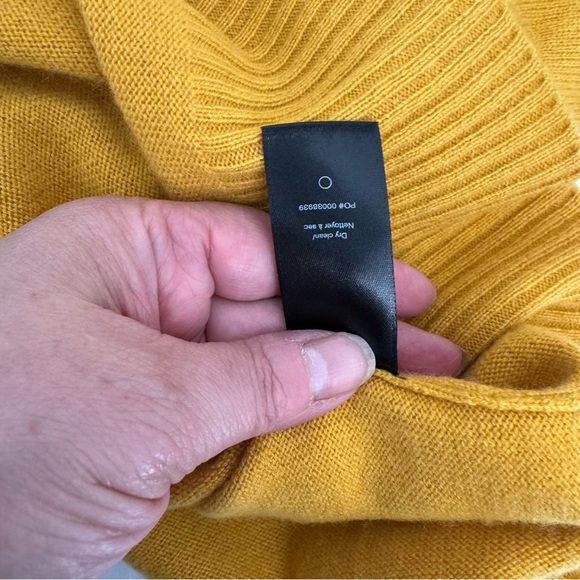 Rag & Bone Sweater Women’s S 100% Yellow Cashmere Pullover V-Neck Long Sleeve - Picture 8 of 9
